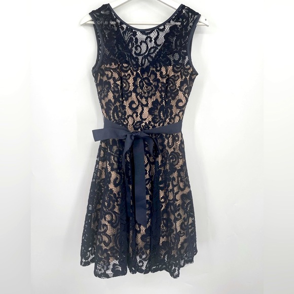 Betsy & Adam Cocktail Dress Sleeveless Formal Lace Navy Blue Dress Size 4 - Picture 3 of 9